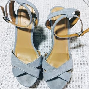 Wooden wedge sandals